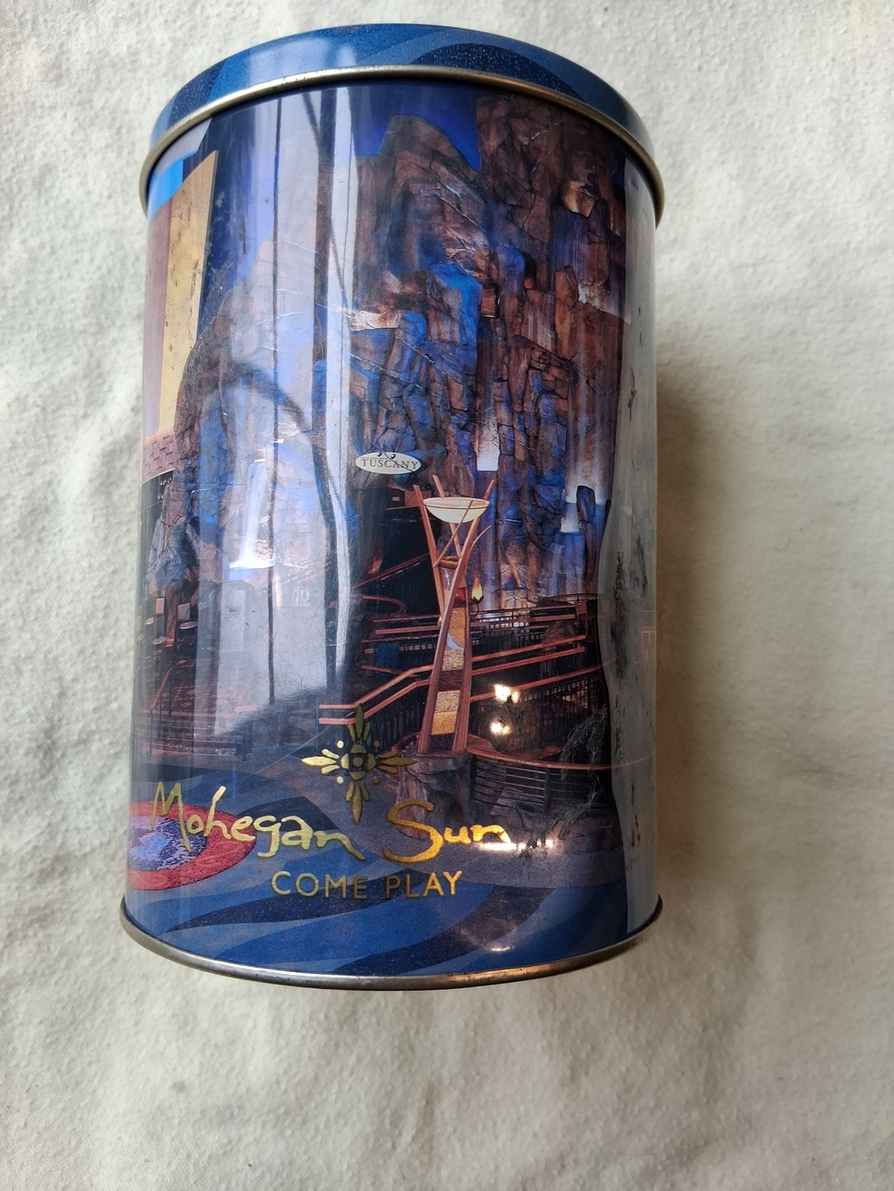 "Mohegan Sun" casino lounge Collectible Tin Puzzle.